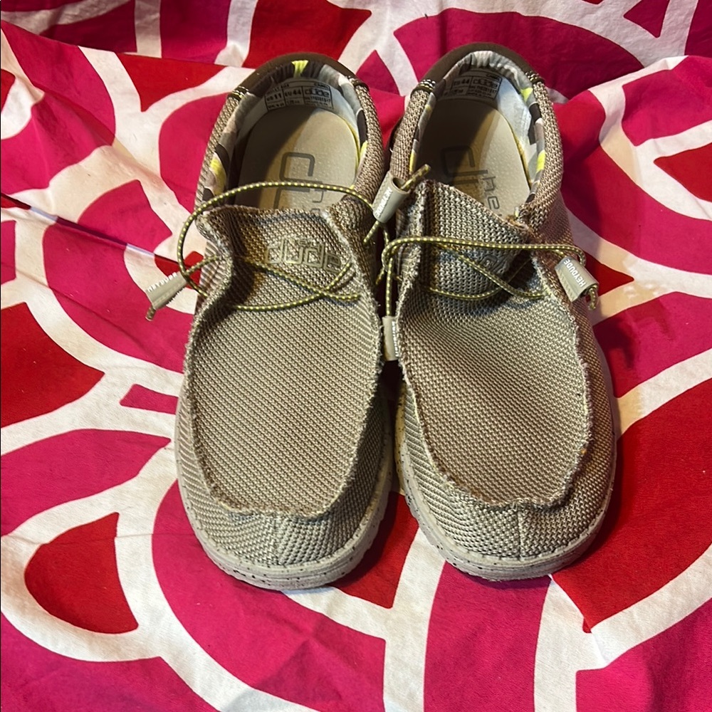 Hey Dude Men's Tan Casual Shoes sz 11